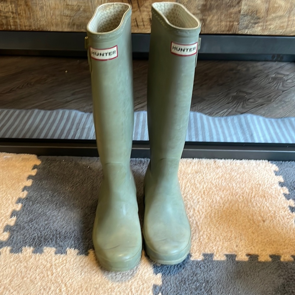 Hunter rain boots size 5